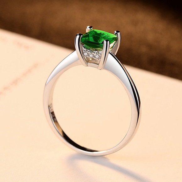 Solid Sterling Silver 925 Emerald Ring - Picture 1 of 4